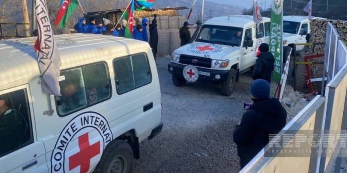 Азербайджан требует проверить автомобили, перевозящие пациентов, а также паспорта сотрудников МККК в Лачинском коридоре