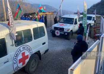 Азербайджан требует проверить автомобили, перевозящие пациентов, а также паспорта сотрудников МККК в Лачинском коридоре