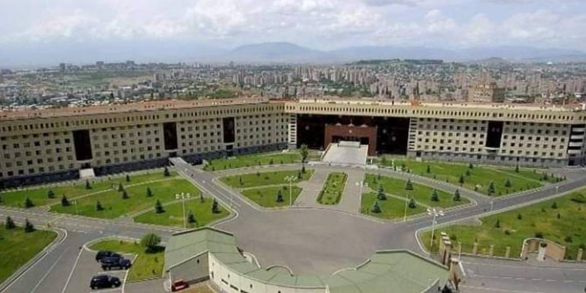 Вооруженные силы Азербайджана открыли огонь по машине скорой помощи с раненым военнослужащим