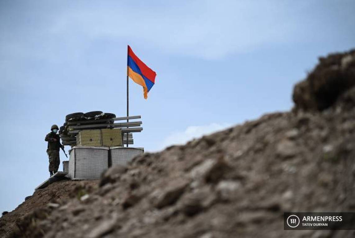 На других участках границы ситуация стабильная: Азербайджан продолжает вести огонь в направлении позиций Сотка
