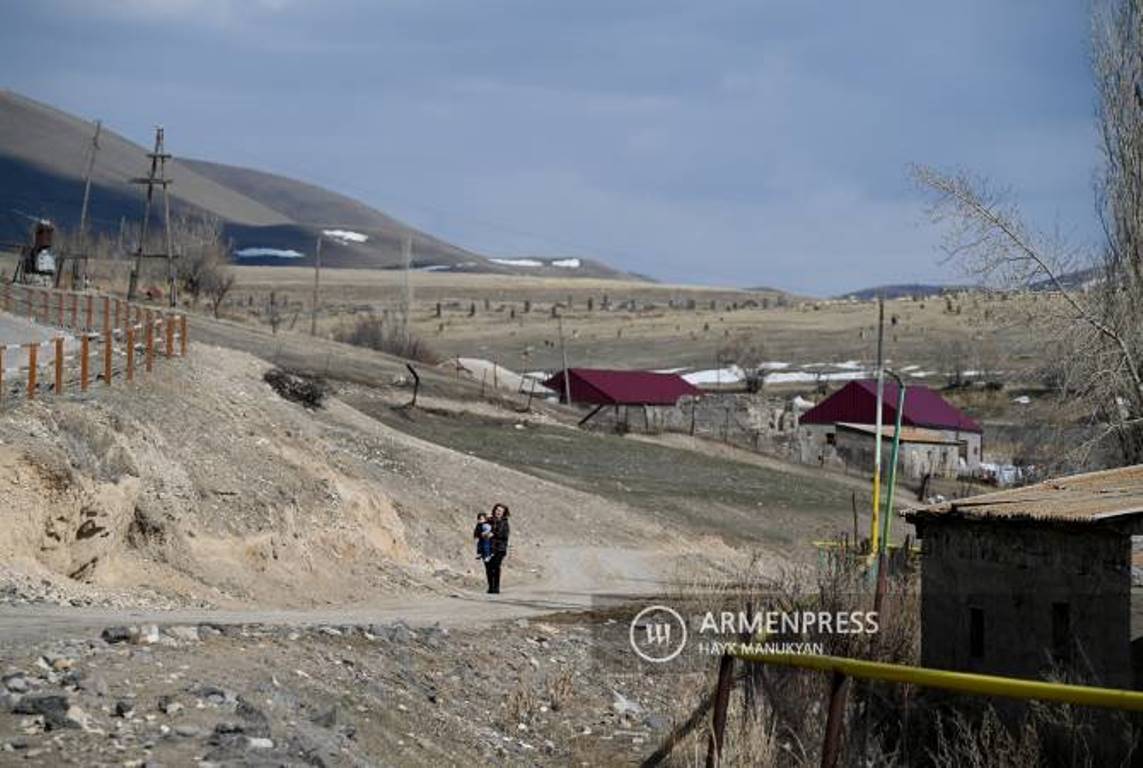 Азербайджанский обстрел в окрестностях сел имеет целью также запугать мирное население: заявление омбудсмена