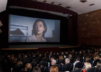 В Ереване состоялась премьера «Расправляя крылья»