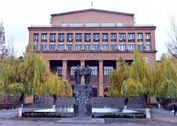 По числу абитуриентов лидирует ЕГУ