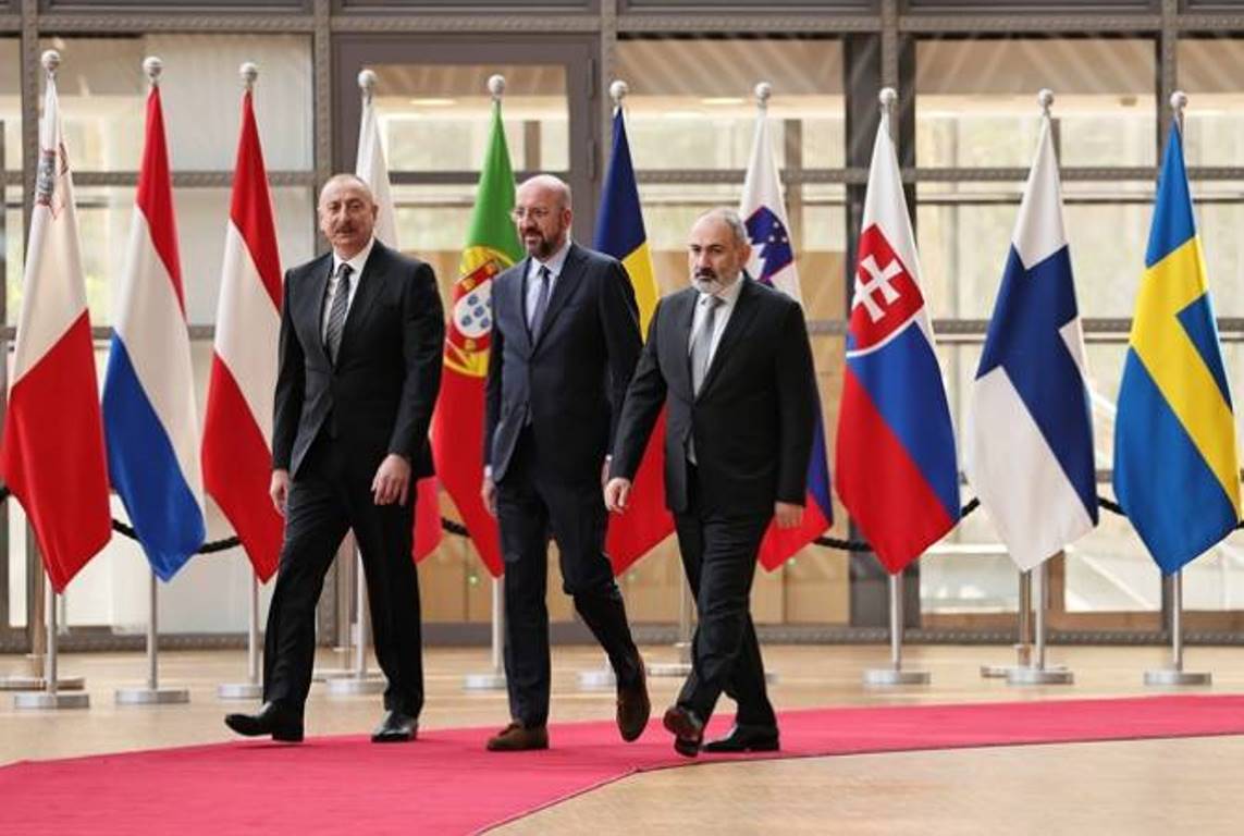 В ходе трехсторонней встречи обсужден широкий круг вопросов армяно- азербайджанских отношений