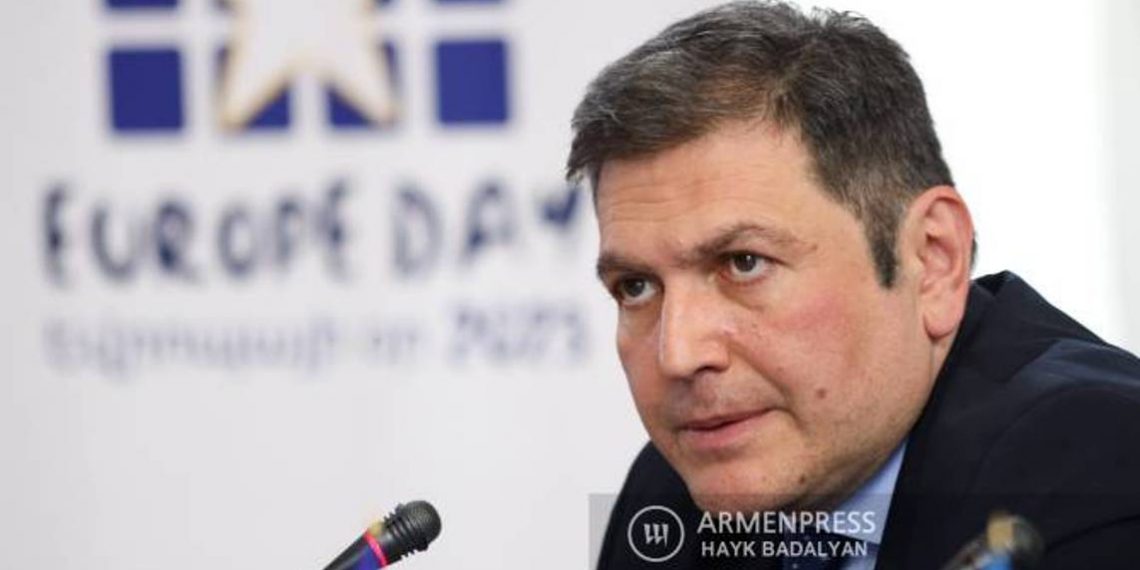 Для всех очевидно, что сейчас речь о выводе войск с территории Армении: заместитель министра иностранных дел Армении