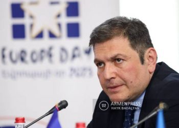 Для всех очевидно, что сейчас речь о выводе войск с территории Армении: заместитель министра иностранных дел Армении