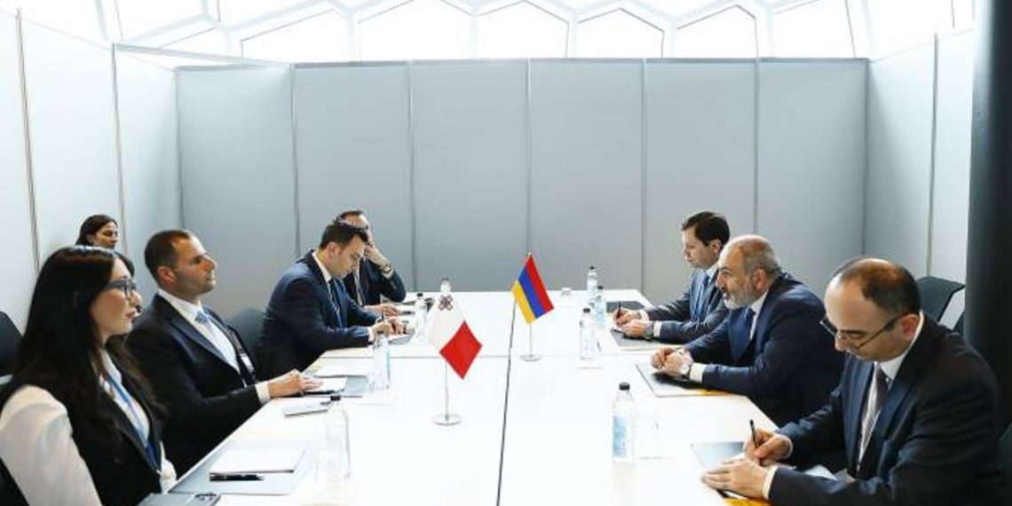 Премьер-министр Никол Пашинян провел встречу с премьер-министром Мальты