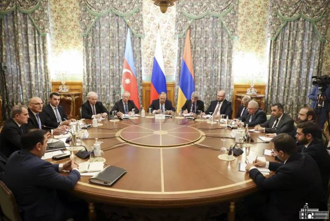 По ряду статей мирного договора удалось приблизить понимание Армении и Азербайджана к общему видению: Лавров