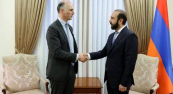 Начался визит министра по европейским делам Великобритании в Армению