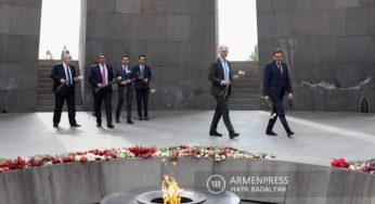 Госминистр Соединенного Королевства по вопросам Европы Лео Докерти почтил память жертв Геноцида армян