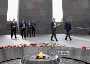 Госминистр Соединенного Королевства по вопросам Европы Лео Докерти почтил память жертв Геноцида армян