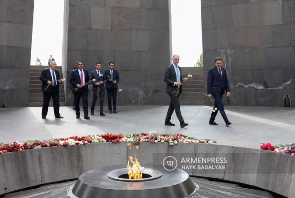 Госминистр Соединенного Королевства по вопросам Европы Лео Докерти почтил память жертв Геноцида армян