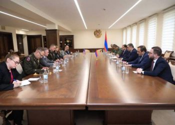 Министр обороны Армении принял представителей департамента обороны США