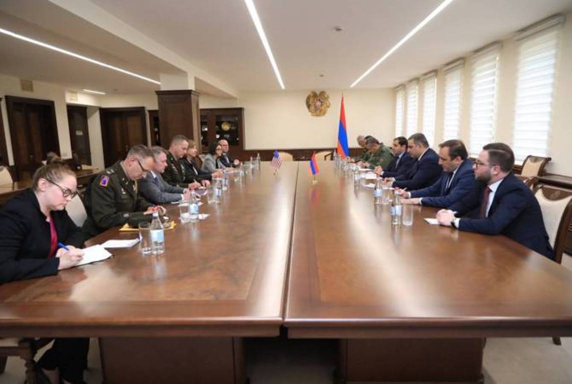 Министр обороны Армении принял представителей департамента обороны США