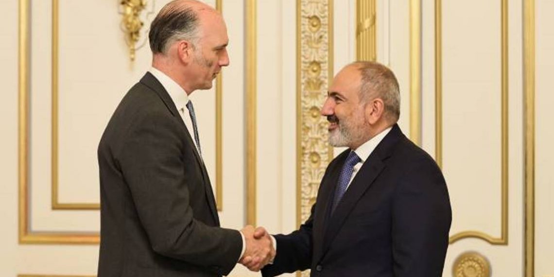 Пашинян и министр по европейским делам Великобритании коснулись процесса урегулирования армяно-азербайджанских отношений