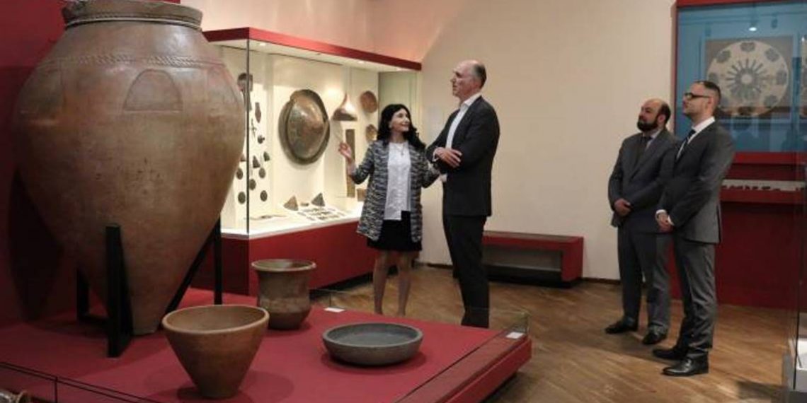 Государственный министр по европейским делам Великобритании посетил Музей истории Армении