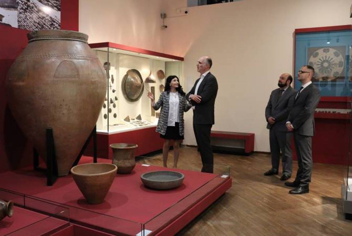 Государственный министр по европейским делам Великобритании посетил Музей истории Армении