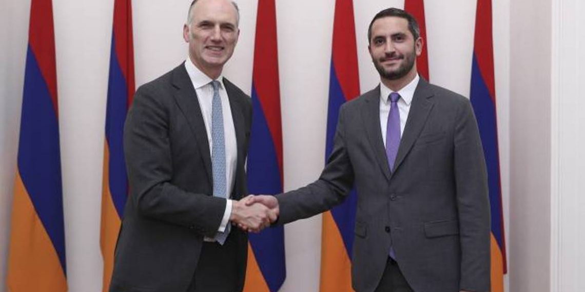 Вице-спикер НС Армении встретился с министром по делам Европы Соединенного Королевства