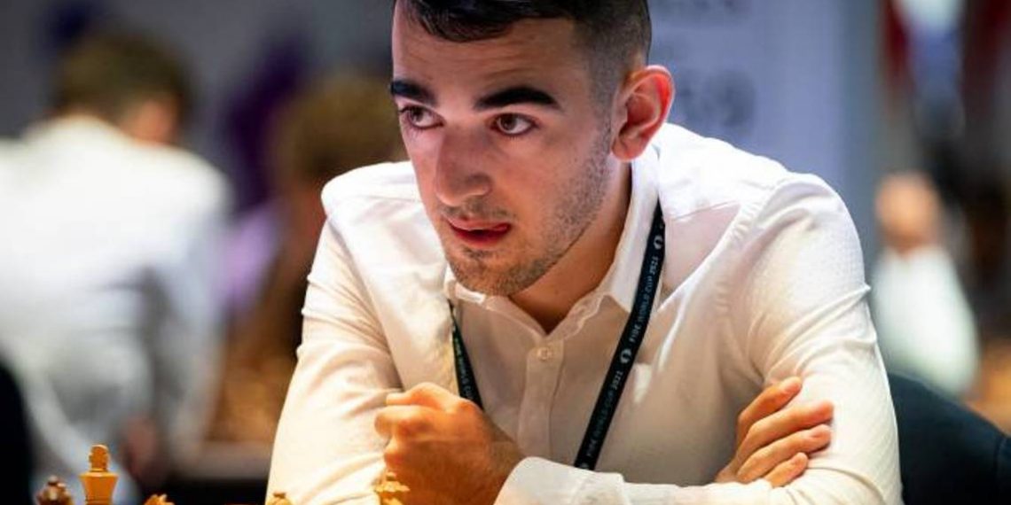 Айк Мартиросян вновь в числе лидеров международного турнира в Шардже