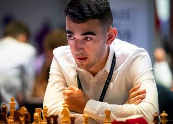 Айк Мартиросян вновь в числе лидеров международного турнира в Шардже