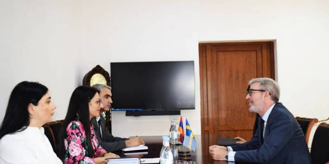 Омбудсмен Армении встретилась с послом Швеции в Армении