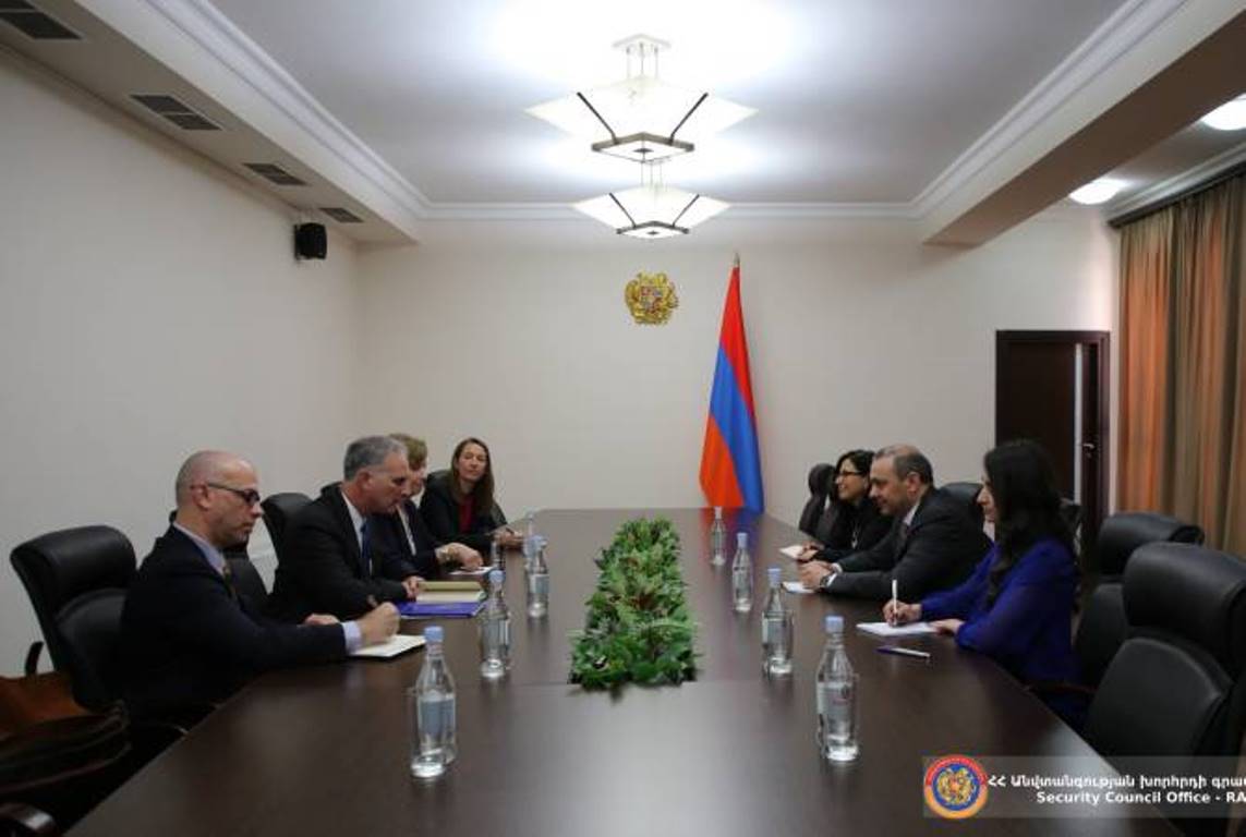 Секретарь Совбеза Армении и сопредседатель МГ ОБСЕ от США обсудили вопросы, касающиеся Нагорно-Карабахской проблемы