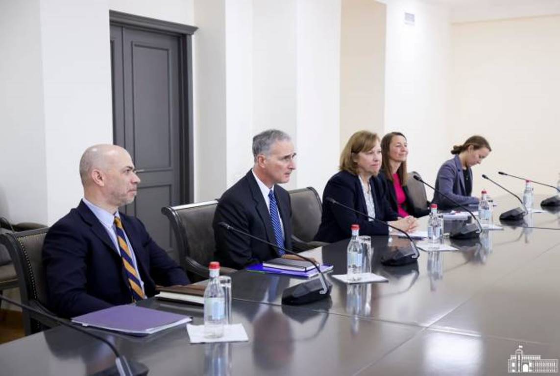 Глава МИД Армении и американский сопредседатель МГ ОБСЕ обсудили процесс нормализации отношений между Ереваном и Баку