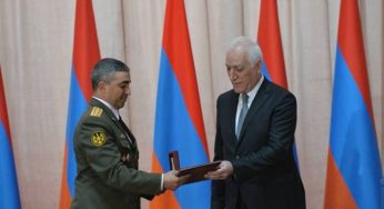 Президент Республики наградил группу военнослужащих по случаю праздника