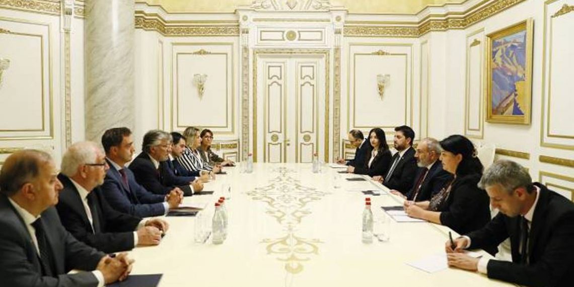 Премьер-министр Пашинян принял парламентскую делегацию Аргентины