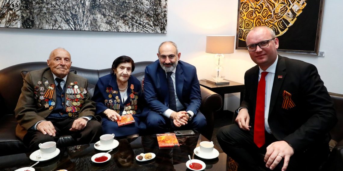 Пашинян в Москве встретился с армянскими ветеранами Великой Отечественной войны
