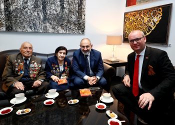 Пашинян в Москве встретился с армянскими ветеранами Великой Отечественной войны