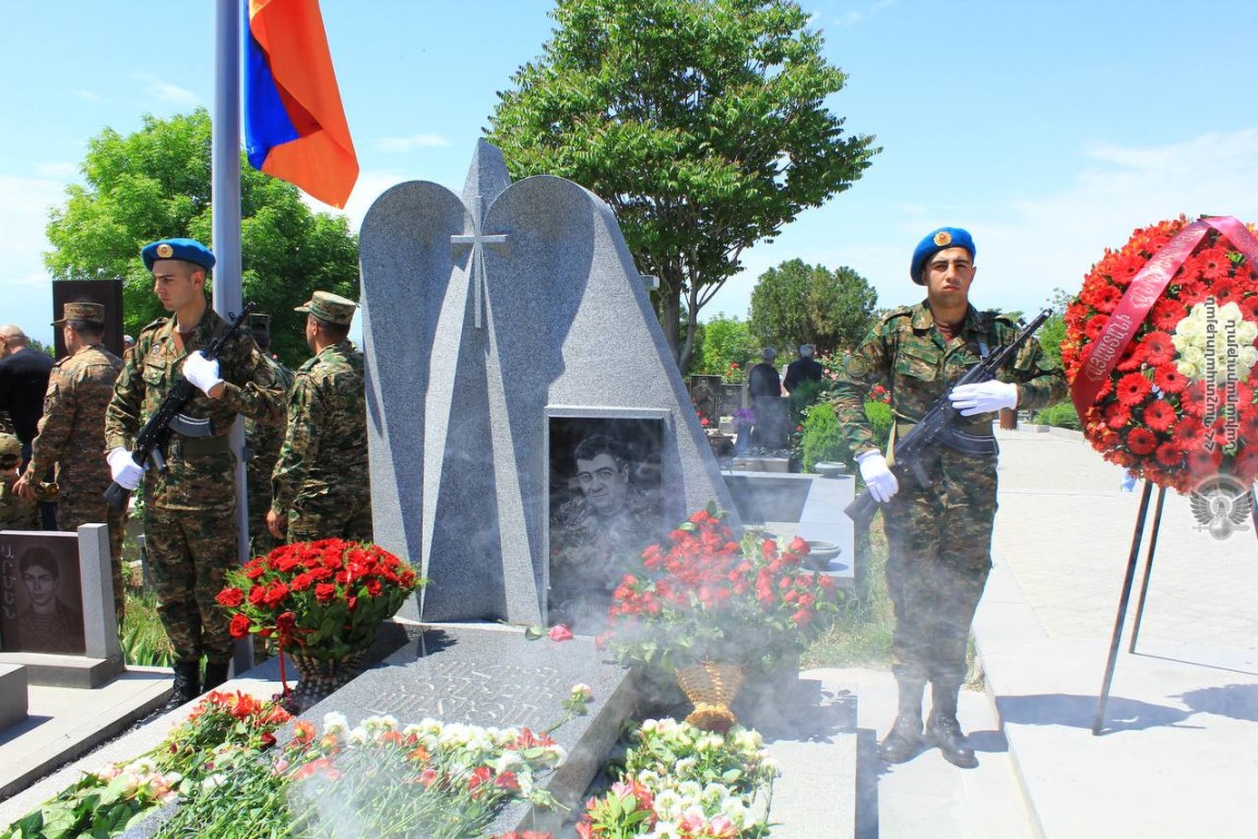 В военном пантеоне «Ераблур» состоялась церемония поминовения национального героя Республики Армения Ваагна Асатряна