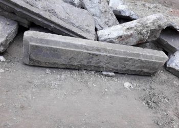 Обломки надгробий с армянскими надписями